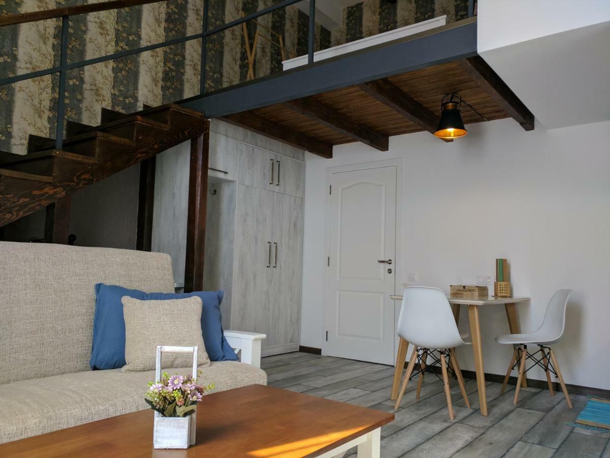 Cozy Studios On Freedom Square Tbilisi Bagian luar foto