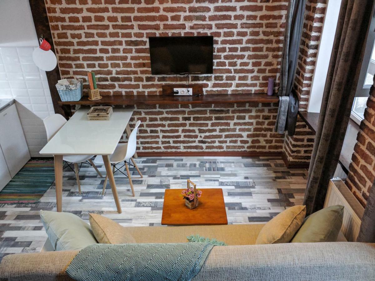 Cozy Studios On Freedom Square Tbilisi Bagian luar foto