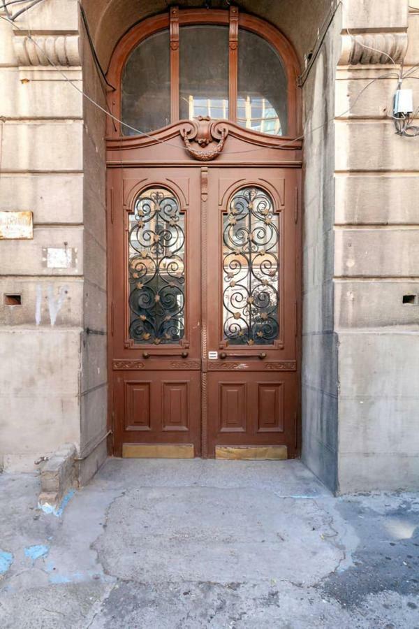 Cozy Studios On Freedom Square Tbilisi Bagian luar foto
